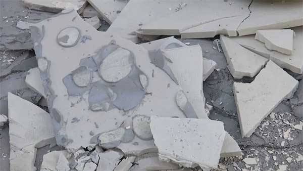 一場大風過后，銀川一小區外墻保溫層大面積脫落！