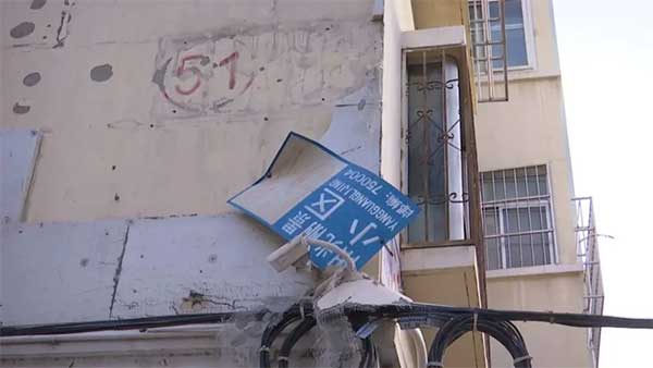 一場大風過后，銀川一小區外墻保溫層大面積脫落！