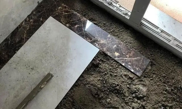 40年經驗的瓦工師傅，為你講解瓷磚膠里為什么不要加膩子粉？